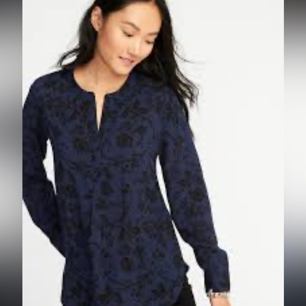 Old Navy popover tunic top.